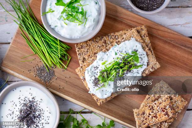 crispbread, fresh curd, herbs and chia seeds - quark cheese stockfoto's en -beelden