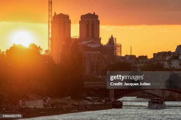 sunset on notre dame restoration - church tower restoration appeal stock pictures, royalty-free photos & images