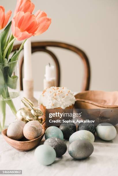 easter table - painted easter eggs stock pictures, royalty-free photos & images