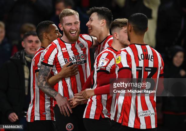 Oliver McBurnie of Sheffield United celebrates with teammates after scoring the team's first goal during the Sky Bet Championship between Sheffield...
