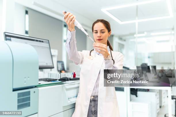 test analysis - young scientist stock pictures, royalty-free photos & images