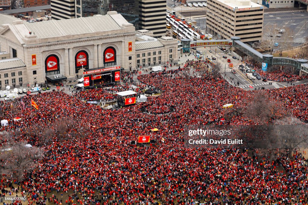 Kansas City Chiefs Victory Parade ?s=1024x1024&w=gi&k=20&c=sQe8XS4m9KmSCZXUM6wx FjABg5U Gt94osAS4 Q06A=