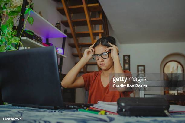 Students Multitask 1,427 Multitasking Teen Stock Photos, High-Res Pictures, and Images ...