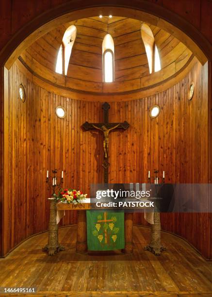 altar in a wooden stave church. - catholic altar stock pictures, royalty-free photos & images