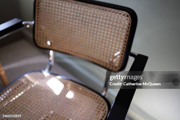 vintage style natural cane arm desk chair - estilo moderno de meados do século imagens e fotografias de stock