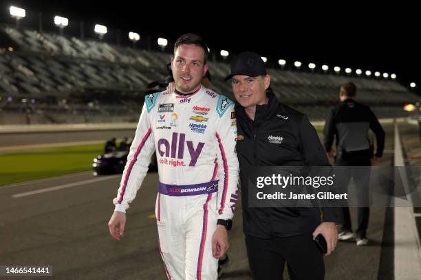 Alex Bowman, driver of the Ally Chevrolet, walks the grid with Jeff Gordon, Vice Chairman of Hendrick Motorsports during qualifying for the Busch...