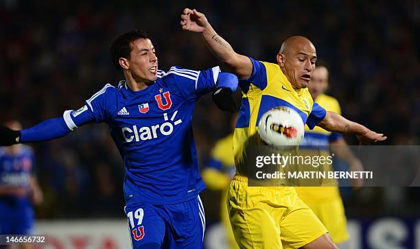 Footballer Clemente Rodriguez of Argentina's team Boca Juniors, and Sebastian Leyton of Chile's Universidad de Chile, vie during their Libertadores...