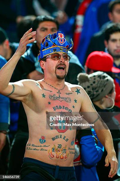 Fans of Universidad de Chile cheer for their team during the second leg of the Libertadores Cup 2012 semifinals between Universidad de Chile and Boca...