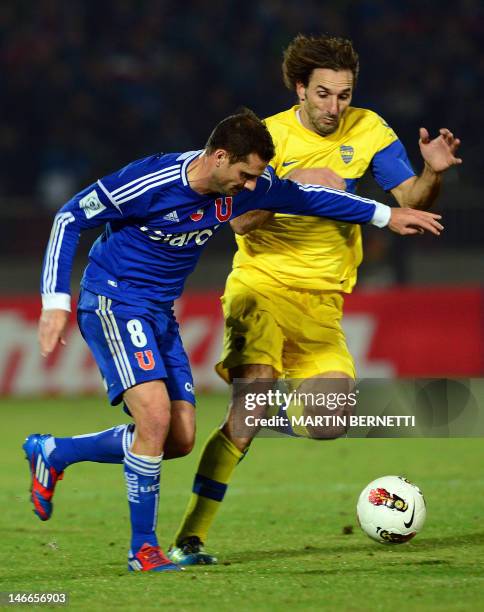 Footballer Juan Rolando Schiavi of Argentina's team Boca Juniors, and Guillermo Marino of Chile's Universidad de Chile, vie during their Libertadores...