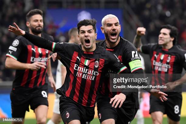 Brahim Diaz of AC Milan celebrates with Theo Hernandez , Sandro Tonali and Olivier Giroud after scoring the goal of 1-0 during the Uefa Champions...