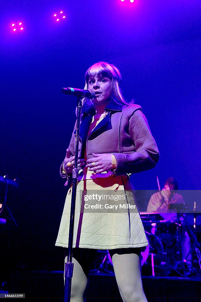 Robin Concert Singer Robin