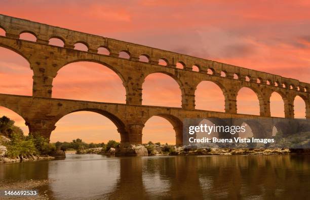 ancient roman aqueduct in south france - gard stock-fotos und bilder