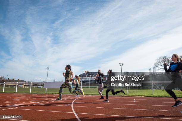 track race - women athletics stock pictures, royalty-free photos & images