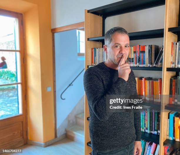 Librabion Shh Library Photos and Premium High Res Pictures - Getty Images
