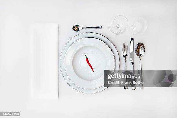 table cover with a red pepper on the upper plate - colher talheres imagens e fotografias de stock