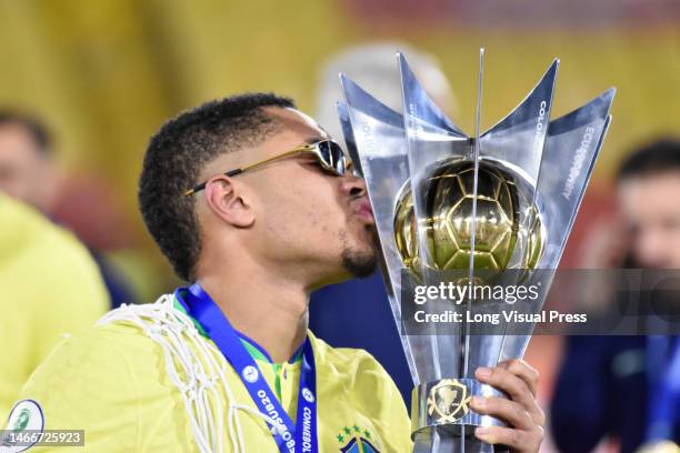 Brazil's Vitor Roque kisses the champions trophy after winning the South American U-20 Conmebol Tournament match between Brazil and Uruguay, in...