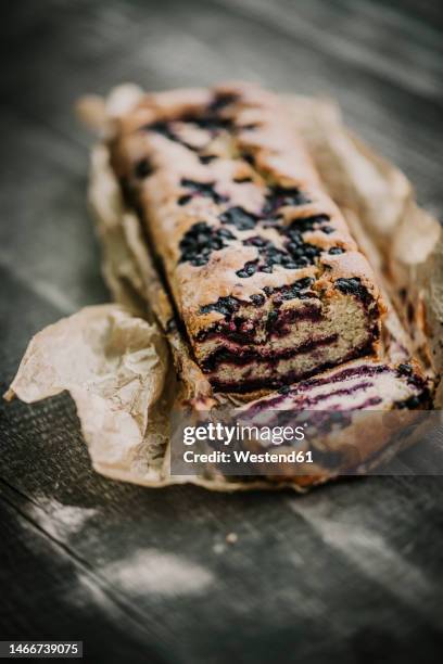 homemade freshly baked blueberry cake - fruit cake stock-fotos und bilder