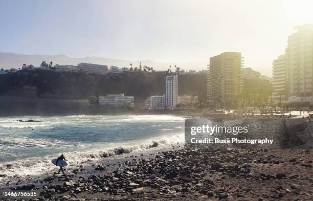 bay of puerto de la cruz at sunset, tenerife - puerto de la cruz tenerife stock pictures, royalty-free photos & images