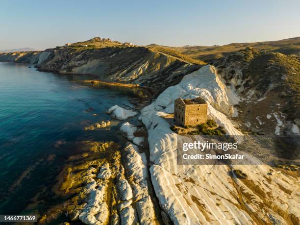 white beach with old ruins of abandoned house on white cliff - agrigento stock pictures, royalty-free photos & images