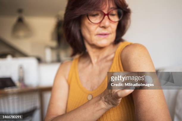 latin woman is doing hormone replacement therapy - oestrogen stock pictures, royalty-free photos & images