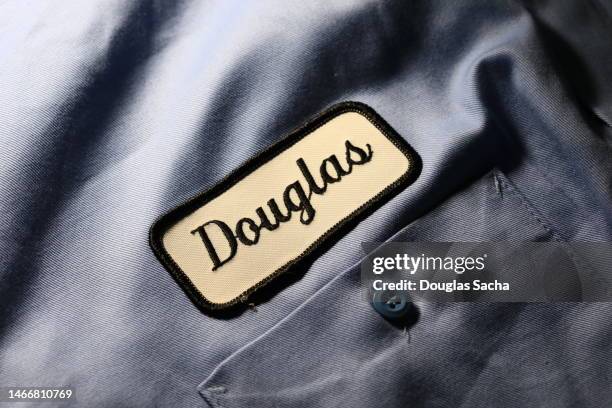 uniform shirt with name patch - service employee clothing - naamplaatje etiket stockfoto's en -beelden