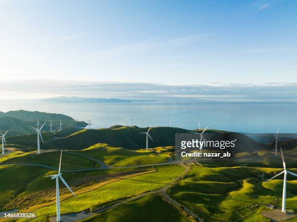 parco eolico costiero. - clean energy foto e immagini stock