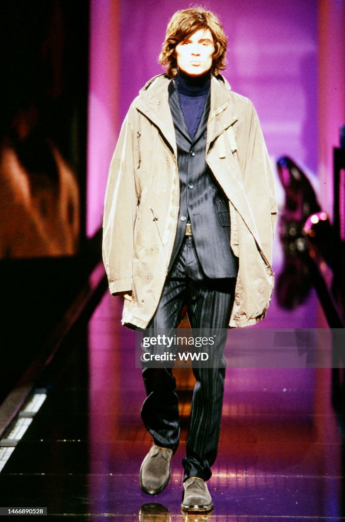Versace Fall 2003 Collection Versus by Versace Fall 2003 Ready to Wear Menswear Runway Show News ...