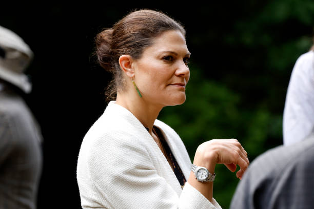 crown-princess-victoria-visits-zealandia-a-fully-fenced-urban-ecosanctuary-in-the-heart-of.jpg