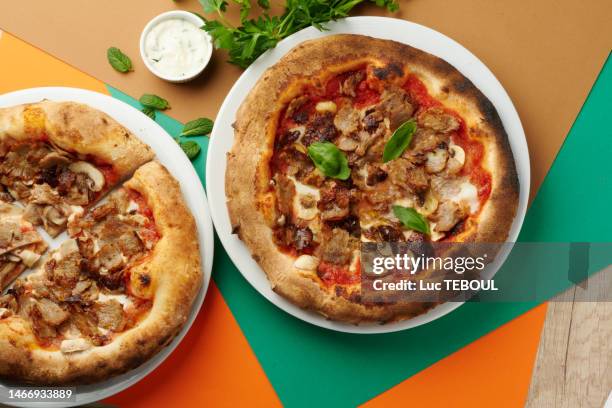 pizza kebab - velouté stockfoto's en -beelden