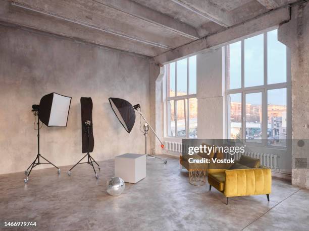 photo studio interior - photoshoot bts stock pictures, royalty-free photos & images