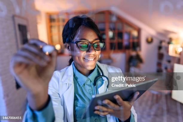 mantente seguro, sé verdadero, esto es todo para ti - tecnología sanitaria fotografías e imágenes de stock