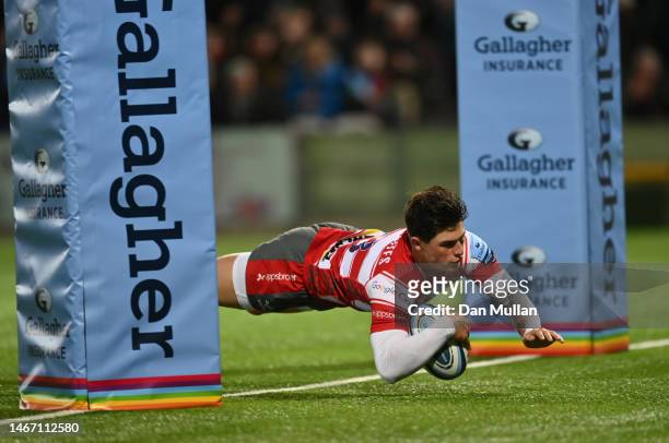 Louis Rees-Zammit of Gloucester scores his team's 4th try during the Gallagher Premiership Rugby match between Gloucester Rugby and Harlequins at...