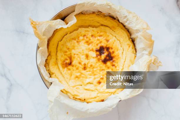 freshly baked basque cheesecake. homemade cheesecake recipe - baking pan stock pictures, royalty-free photos & images