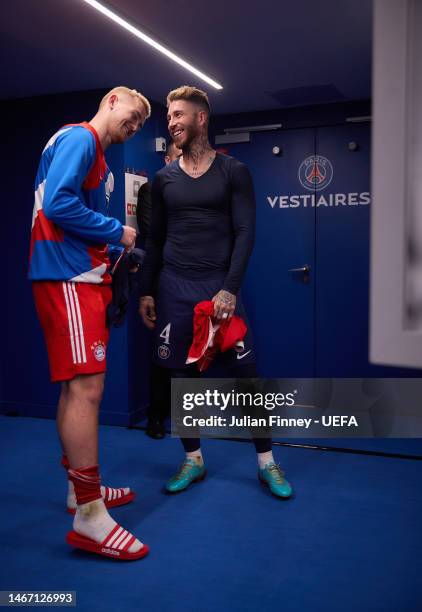 Matthijs de Ligt of Bayern and Sergio Ramos of PSG chat whilst exchanging shirts after the UEFA Champions League round of 16 leg one match between...