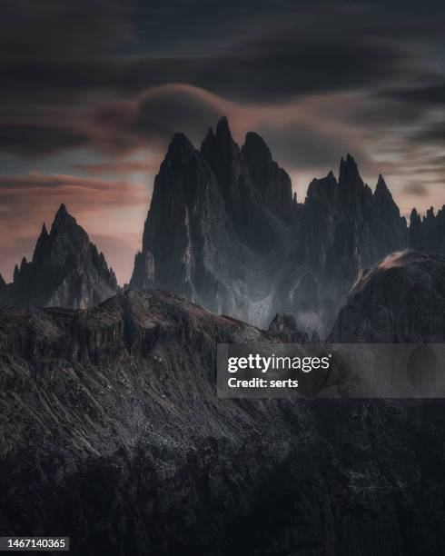 bautiful mountain landscape of cloudy night over italian alps, dolomites, italy - atmosferische lucht stockfoto's en -beelden