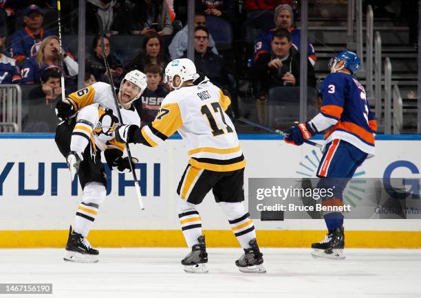 Jason Zucker of the Pittsburgh Penguins celebrates his goal at 5:35 of the second period against the New York Islanders while playing in his 600th...