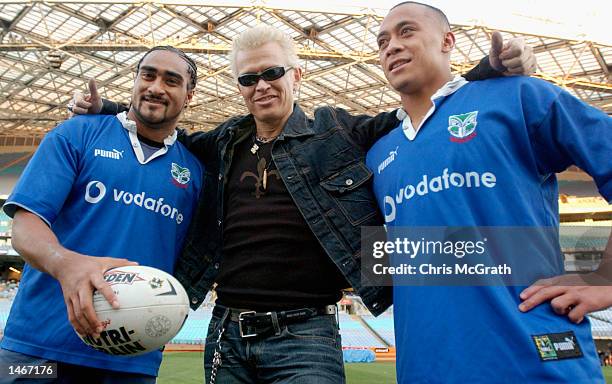 Henry Fafili and Motu Tony of the Warriors meet rock singer Billy Idol during a New Zealand Warriors training session held at Telstra Stadium in...