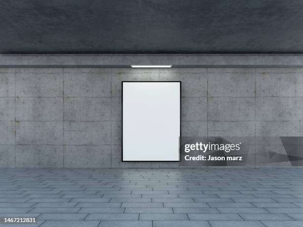 blank billboard advertising banner media display on a subway station wall - space station stockfoto's en -beelden