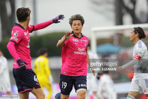 Hirotaka TAMEDA of Cerezo Osaka scores his side's first goal during the J.LEAGUE Meiji Yasuda J1 1st Sec. Match between Cerezo Osaka and Albirex...
