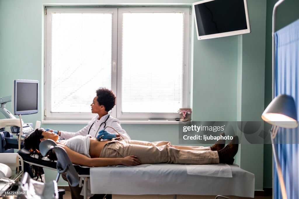 Exame de ultrassom do abdômen