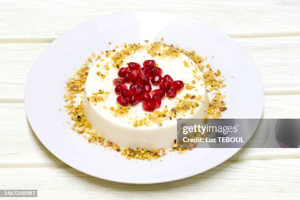 lebanese flan with orange blossom - pudim-de-leite imagens e fotografias de stock