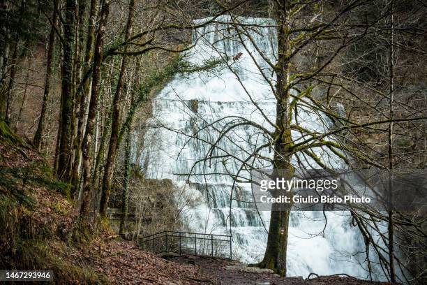 harrison's waterfalls in jura - scotland v united states stock pictures, royalty-free photos & images