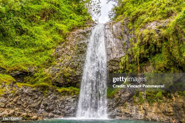 papenoo valley waterfall - tahiti waterfall stock pictures, royalty-free photos & images
