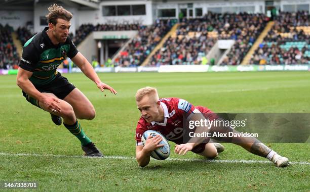 Arron Reed of Sale Sharks scores his sides 1st try under pressure from James Ramm of Northampton Saints during the Gallagher Premiership Rugby match...