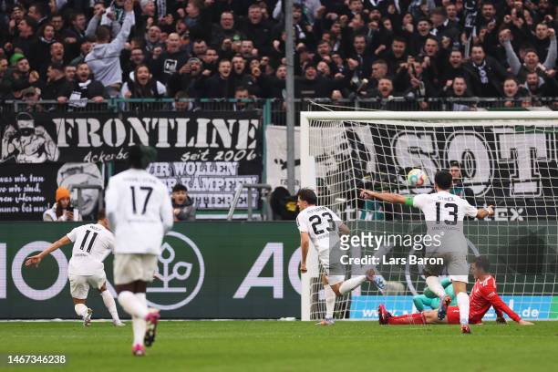 Jonas Hofmann of Borussia Moenchengladbach celebrates after scoring the team's second goal during the Bundesliga match between Borussia...