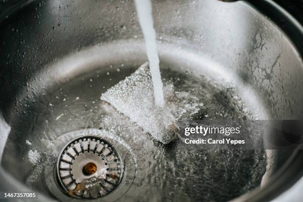 sink with running water and scouter - scouring pad stock pictures, royalty-free photos & images