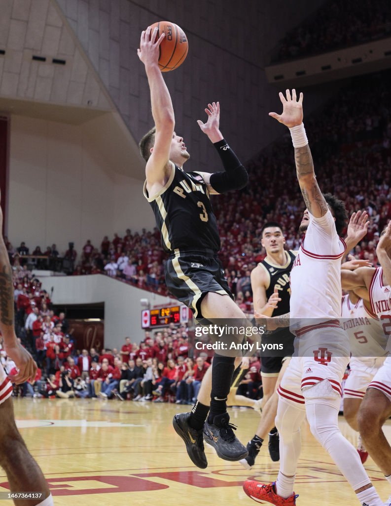 Braden Smith of the Purdue Boilermakers shoots the ball against the ...