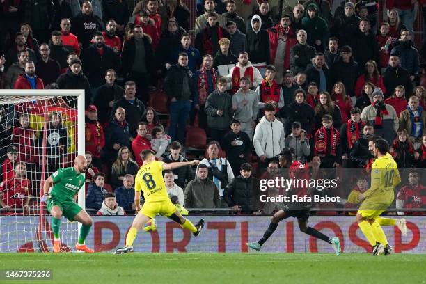 Tino Kadewere of RCD Mallorca scores his side's first goal for 1-0 during the LaLiga Santander match between RCD Mallorca and Villarreal at Visit...