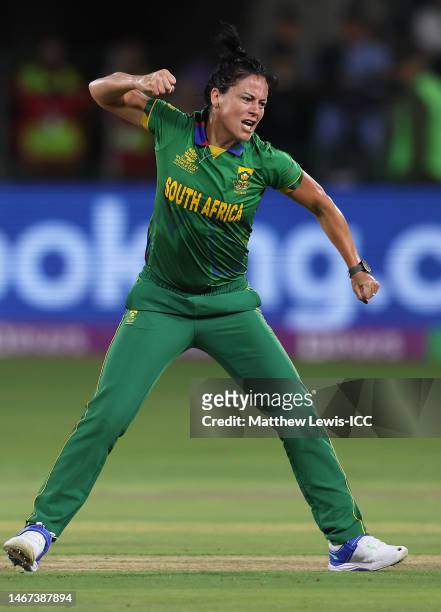 Marizanne Kapp of South Africa celebrates the wicket of Beth Mooney of Australia during the ICC Women's T20 World Cup group A match between South...