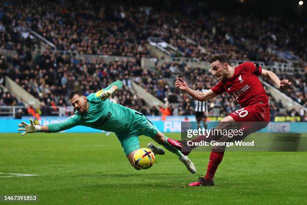 Diogo Jota of Liverpool shoots past Martin Dubravka of Newcastle United during the Premier League match between Newcastle United and Liverpool FC at...